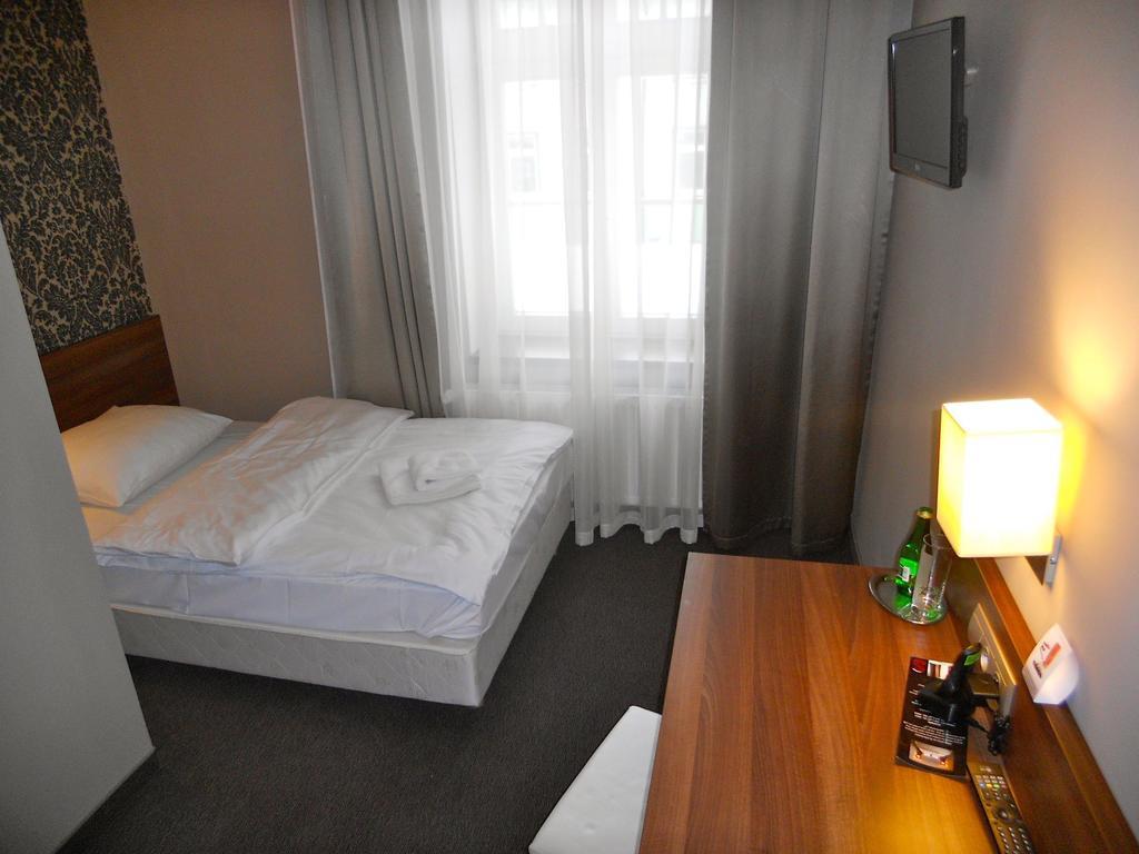Hotel Srodmiejski Grünberg Zimmer foto
