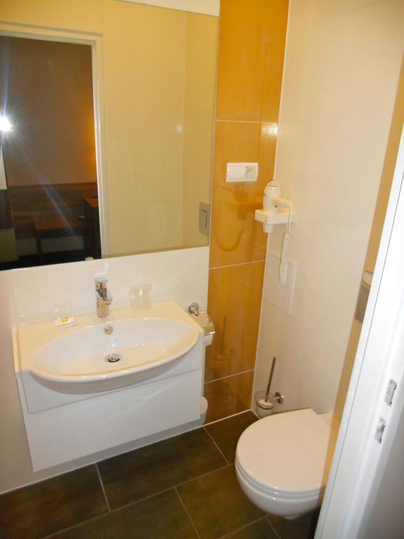 Hotel Srodmiejski Grünberg Zimmer foto